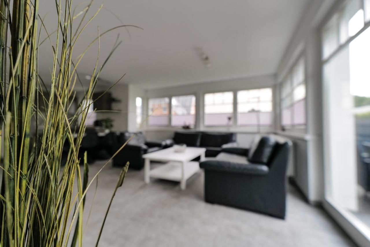 Ostseelagune Zingst, Exklusive Dhh, Strandnah, Sauna, Kamin, 3 Sz, 2 Baeder, Glasfaser, Haustierfrei, Garten Mit Suedterrasse, E-Ladesaeule, 2 Stellplaetze, Strandkorb, Fahrradschuppen, Waschmaschine, Trockner, Nichtraucher Luaran gambar