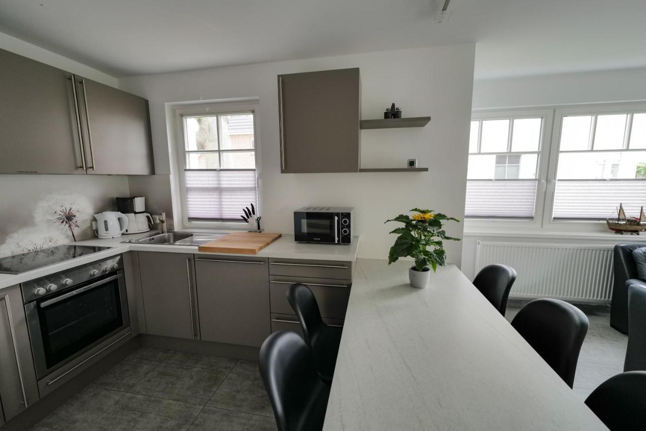 Ostseelagune Zingst, Exklusive Dhh, Strandnah, Sauna, Kamin, 3 Sz, 2 Baeder, Glasfaser, Haustierfrei, Garten Mit Suedterrasse, E-Ladesaeule, 2 Stellplaetze, Strandkorb, Fahrradschuppen, Waschmaschine, Trockner, Nichtraucher Luaran gambar