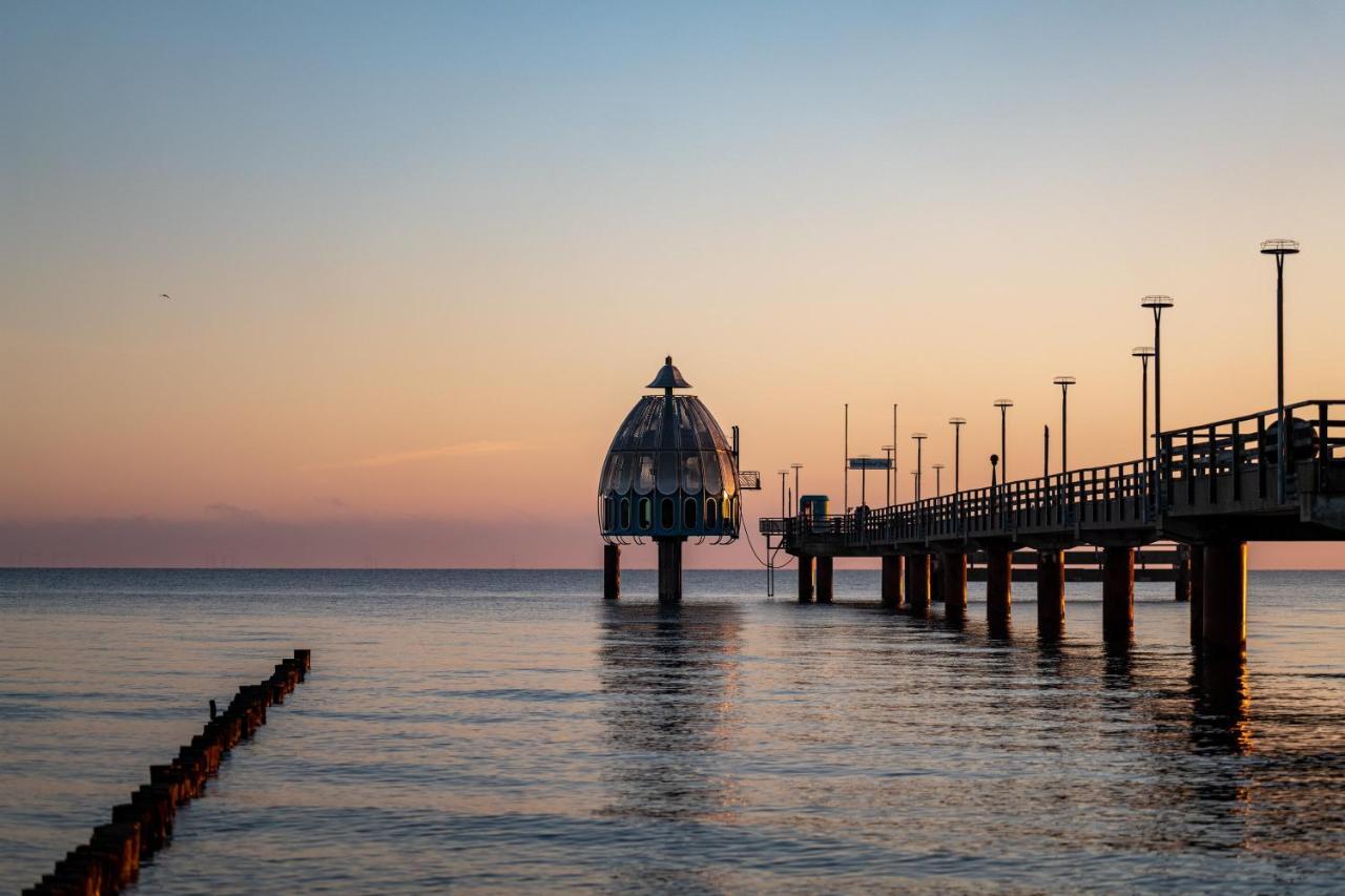 Ostseelagune Zingst, Exklusive Dhh, Strandnah, Sauna, Kamin, 3 Sz, 2 Baeder, Glasfaser, Haustierfrei, Garten Mit Suedterrasse, E-Ladesaeule, 2 Stellplaetze, Strandkorb, Fahrradschuppen, Waschmaschine, Trockner, Nichtraucher Luaran gambar
