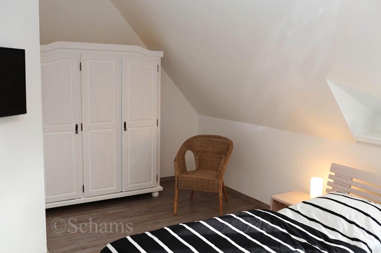 Ostseelagune Zingst, Exklusive Dhh, Strandnah, Sauna, Kamin, 3 Sz, 2 Baeder, Glasfaser, Haustierfrei, Garten Mit Suedterrasse, E-Ladesaeule, 2 Stellplaetze, Strandkorb, Fahrradschuppen, Waschmaschine, Trockner, Nichtraucher Luaran gambar
