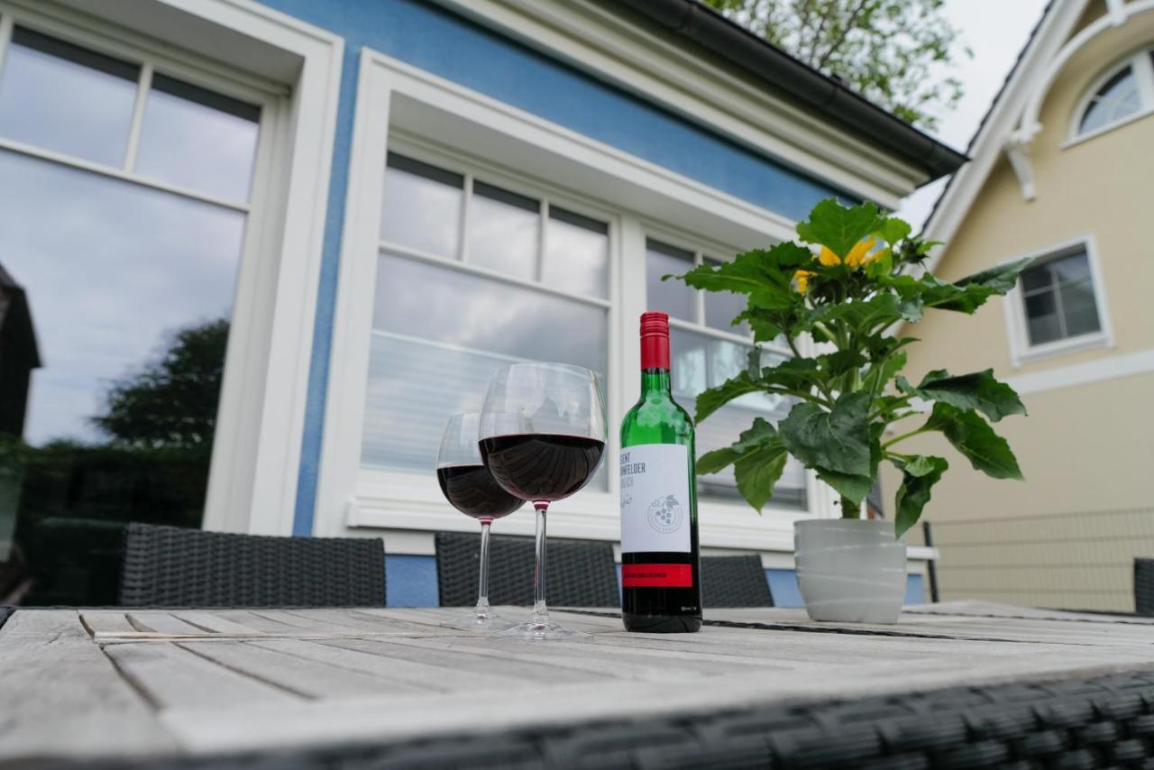 Ostseelagune Zingst, Exklusive Dhh, Strandnah, Sauna, Kamin, 3 Sz, 2 Baeder, Glasfaser, Haustierfrei, Garten Mit Suedterrasse, E-Ladesaeule, 2 Stellplaetze, Strandkorb, Fahrradschuppen, Waschmaschine, Trockner, Nichtraucher Luaran gambar