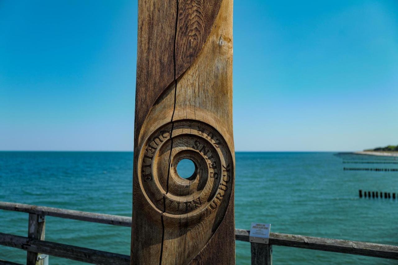 Ostseelagune Zingst, Exklusive Dhh, Strandnah, Sauna, Kamin, 3 Sz, 2 Baeder, Glasfaser, Haustierfrei, Garten Mit Suedterrasse, E-Ladesaeule, 2 Stellplaetze, Strandkorb, Fahrradschuppen, Waschmaschine, Trockner, Nichtraucher Luaran gambar