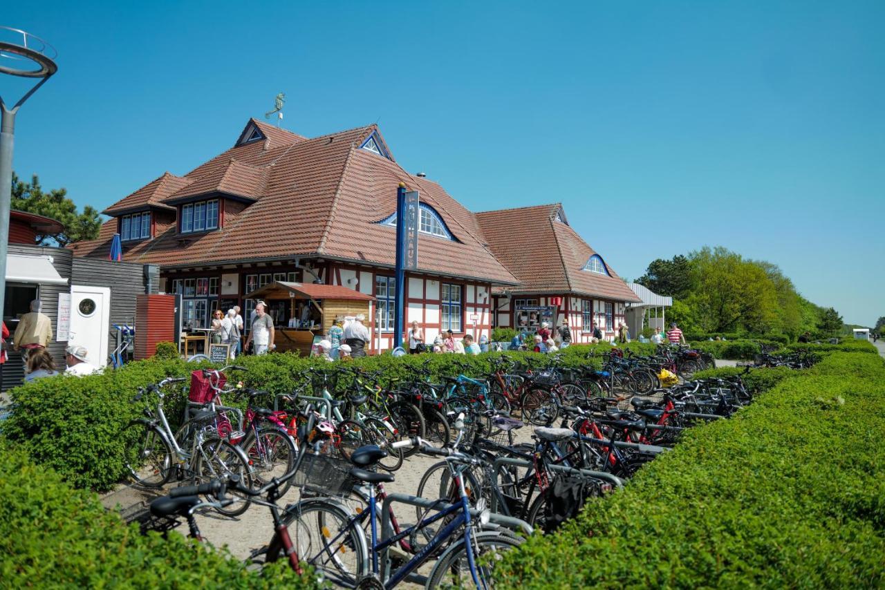 Ostseelagune Zingst, Exklusive Dhh, Strandnah, Sauna, Kamin, 3 Sz, 2 Baeder, Glasfaser, Haustierfrei, Garten Mit Suedterrasse, E-Ladesaeule, 2 Stellplaetze, Strandkorb, Fahrradschuppen, Waschmaschine, Trockner, Nichtraucher Luaran gambar