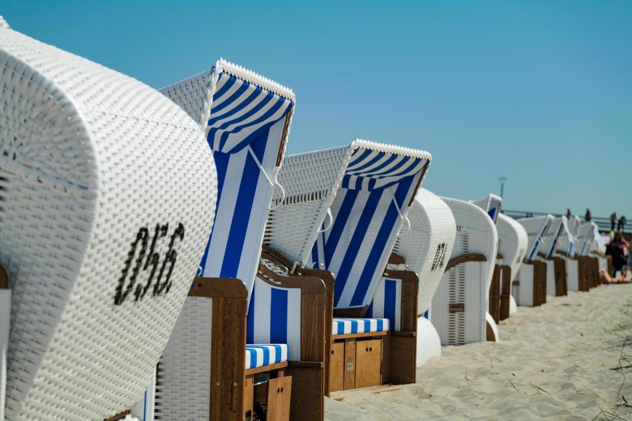 Ostseelagune Zingst, Exklusive Dhh, Strandnah, Sauna, Kamin, 3 Sz, 2 Baeder, Glasfaser, Haustierfrei, Garten Mit Suedterrasse, E-Ladesaeule, 2 Stellplaetze, Strandkorb, Fahrradschuppen, Waschmaschine, Trockner, Nichtraucher Luaran gambar