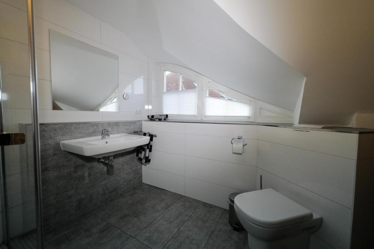 Ostseelagune Zingst, Exklusive Dhh, Strandnah, Sauna, Kamin, 3 Sz, 2 Baeder, Glasfaser, Haustierfrei, Garten Mit Suedterrasse, E-Ladesaeule, 2 Stellplaetze, Strandkorb, Fahrradschuppen, Waschmaschine, Trockner, Nichtraucher Luaran gambar