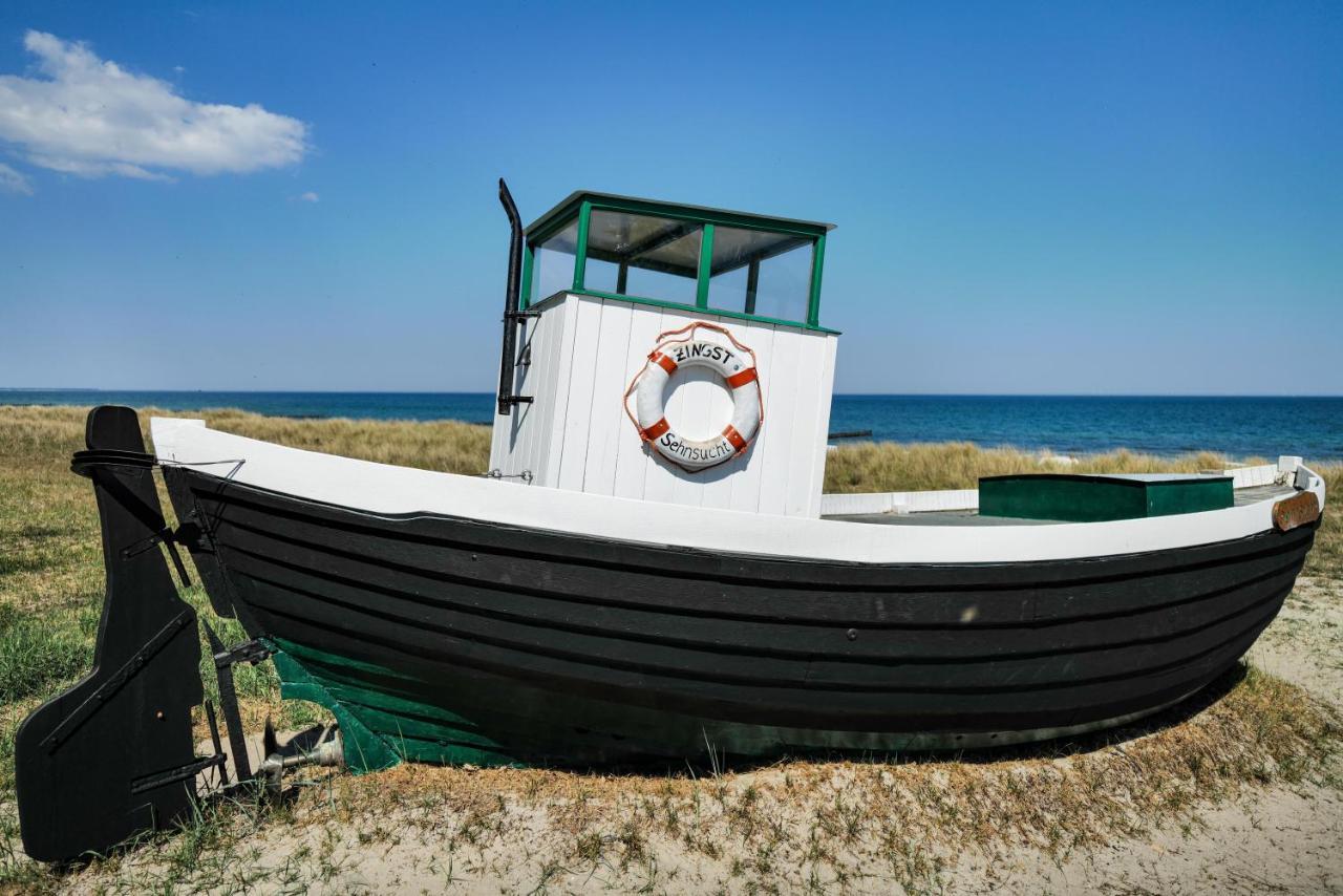 Ostseelagune Zingst, Exklusive Dhh, Strandnah, Sauna, Kamin, 3 Sz, 2 Baeder, Glasfaser, Haustierfrei, Garten Mit Suedterrasse, E-Ladesaeule, 2 Stellplaetze, Strandkorb, Fahrradschuppen, Waschmaschine, Trockner, Nichtraucher Luaran gambar